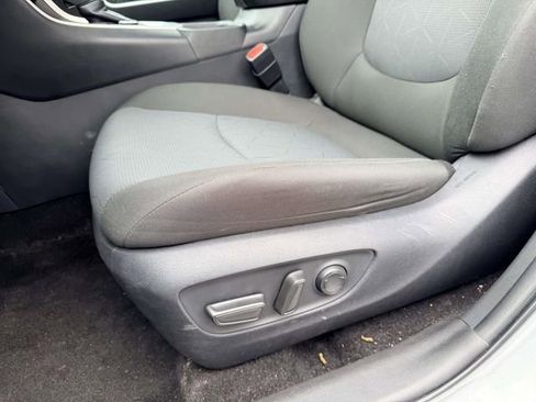 Used 2025 Toyota RAV4 XLE AWD/4WD image 15