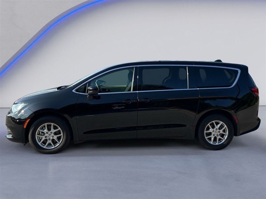 Used 2024 Chrysler Voyager LX FWD image 8