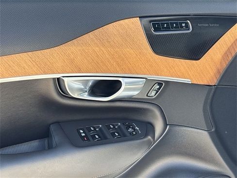 Used 2023 Volvo XC90 T8 Plus image 22