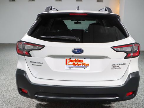 Used 2024 Subaru Outback Premium AWD/4WD image 8