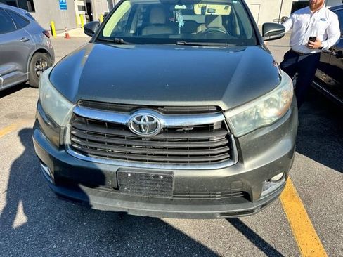 Used 2014 Toyota Highlander Limited image 2