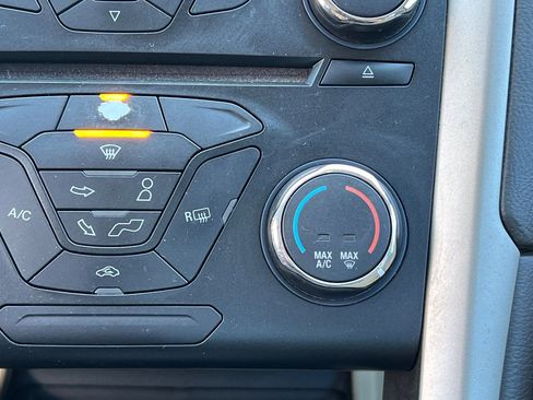 Used 2013 Ford Fusion SE image 25