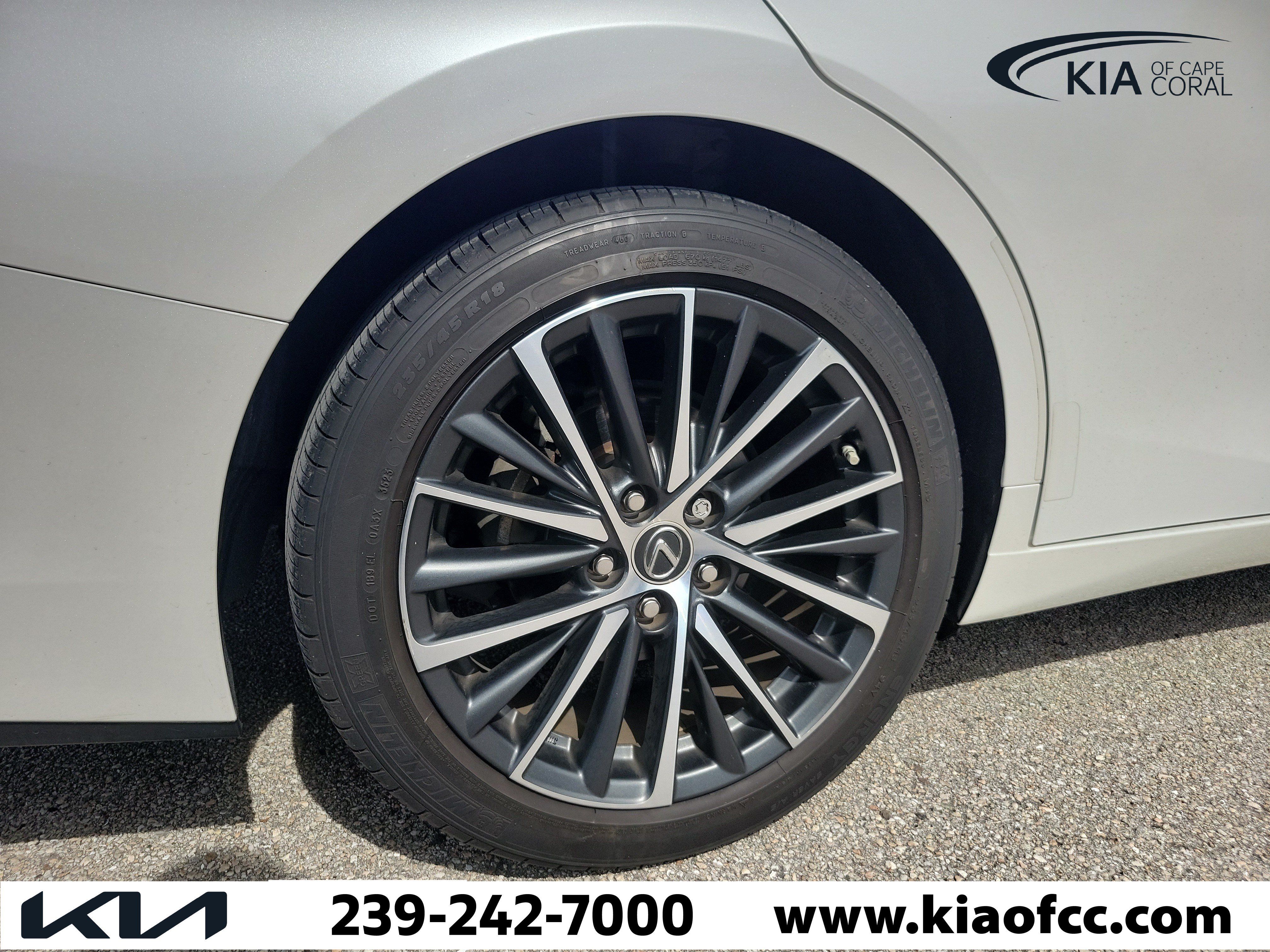 Used 2024 Lexus ES 350 w/ Premium Package FWD image 7