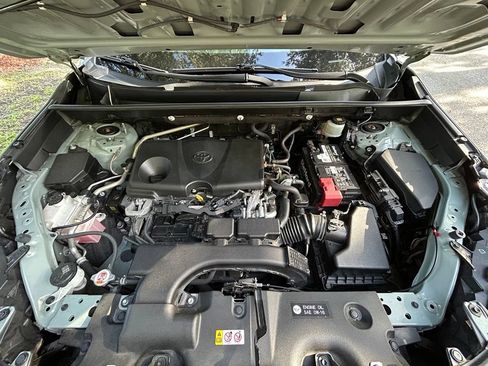 Used 2019 Toyota RAV4 XLE Premium FWD image 11