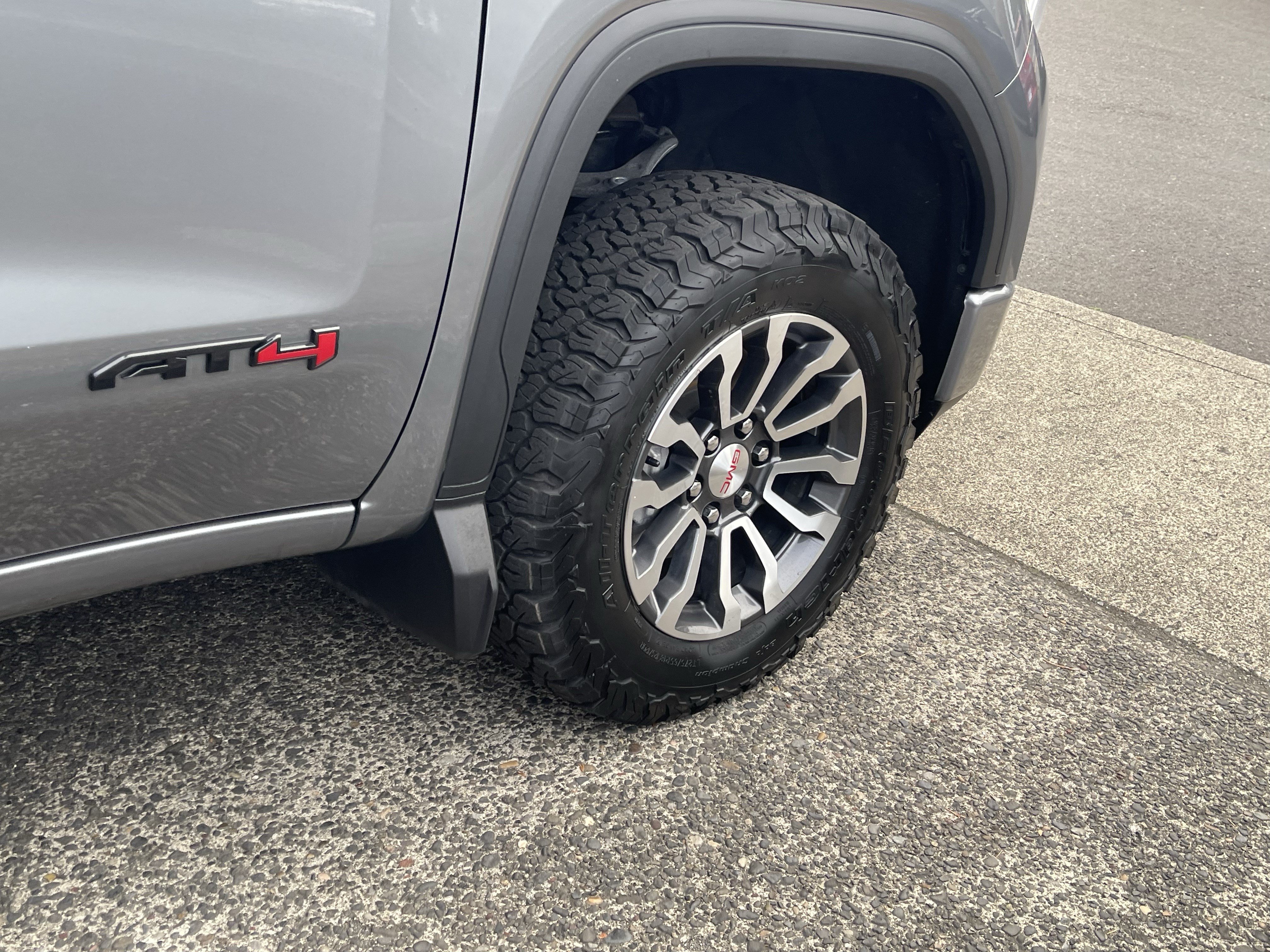 Used 2021 GMC Sierra 1500 AT4 w/ AT4 Value Package AWD/4WD image 9
