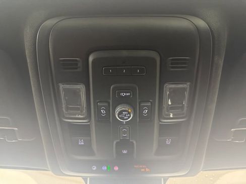 Used 2023 Chevrolet Tahoe High Country AWD/4WD image 15