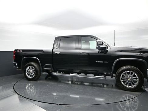 Used 2025 Chevrolet Silverado 2500 LTZ w/ LTZ Convenience Package AWD/4WD image 6