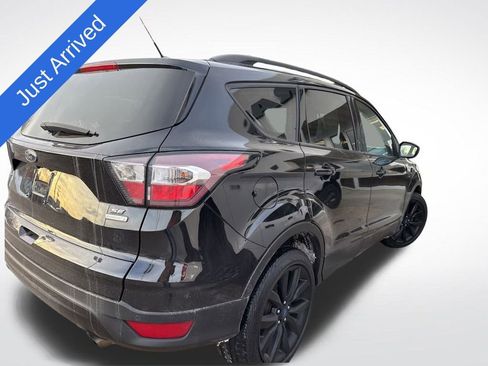 Used 2017 Ford Escape SE w/ Equipment Group 201A image 4