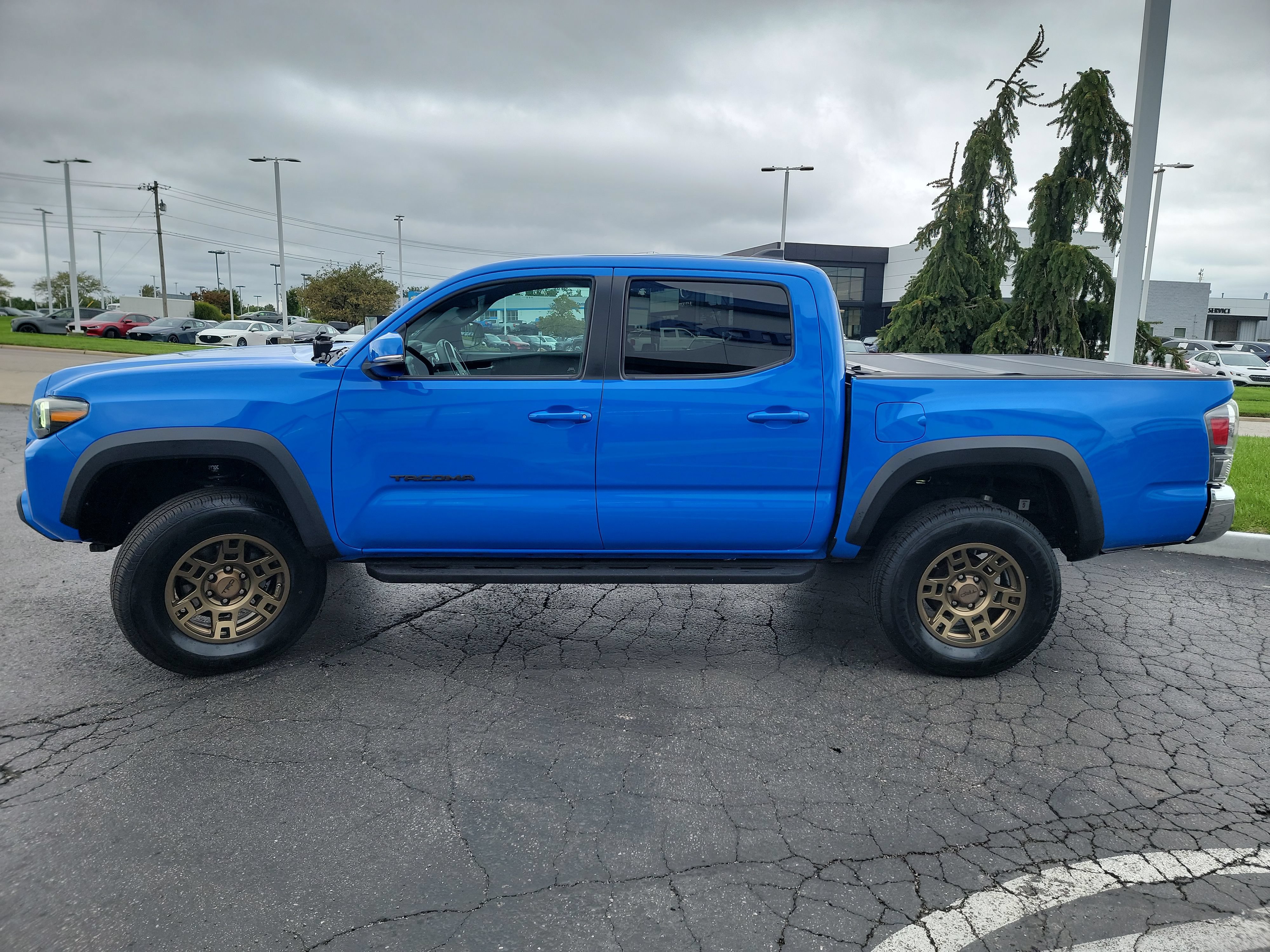 Used 2020 Toyota Tacoma TRD Off-Road AWD/4WD image 4