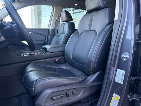 Used 2024 Honda Pilot Touring image 9