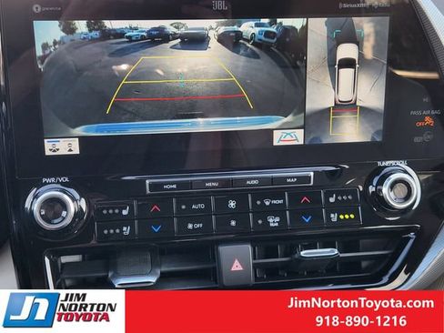Used 2022 Toyota Highlander Platinum AWD/4WD image 19