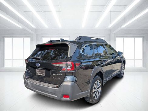 Used 2024 Subaru Outback Premium AWD/4WD image 3
