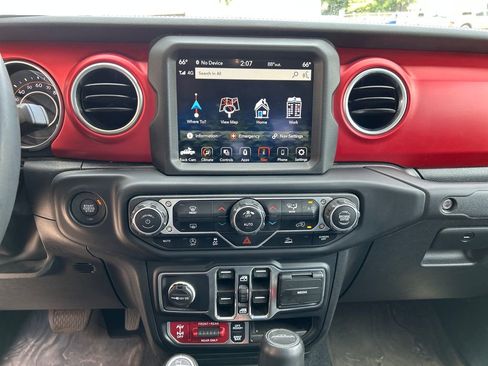 Used 2023 Jeep Gladiator Rubicon AWD/4WD image 17