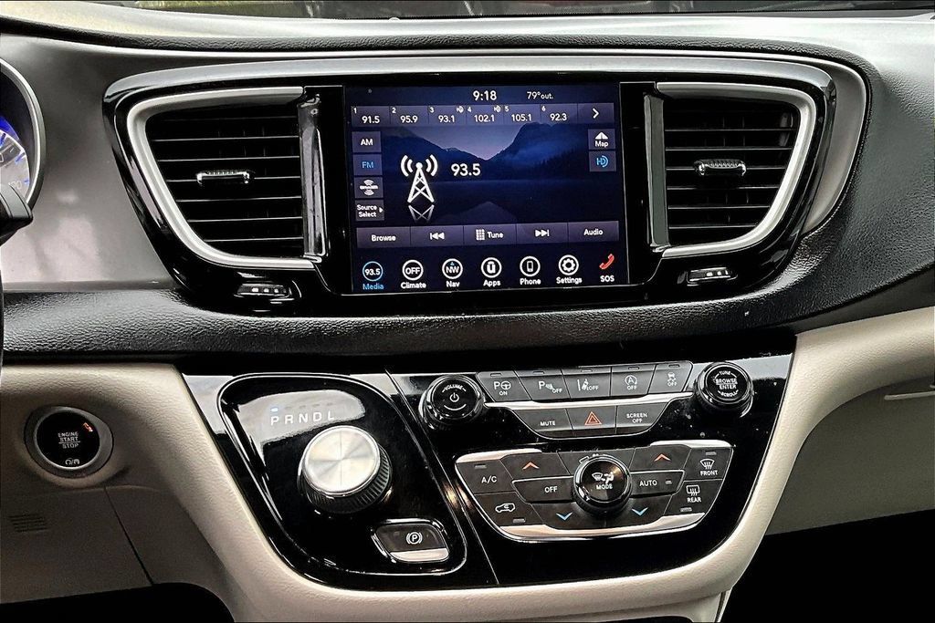 Used 2020 Chrysler Pacifica Touring w/ Advanced Safetytec Group FWD image 9