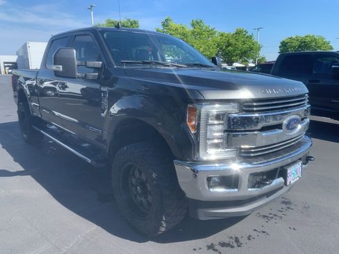 Used 2019 Ford F350 Lariat w/ Lariat Ultimate Package AWD/4WD image 4