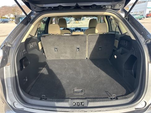 Used 2024 Ford Edge SE image 5