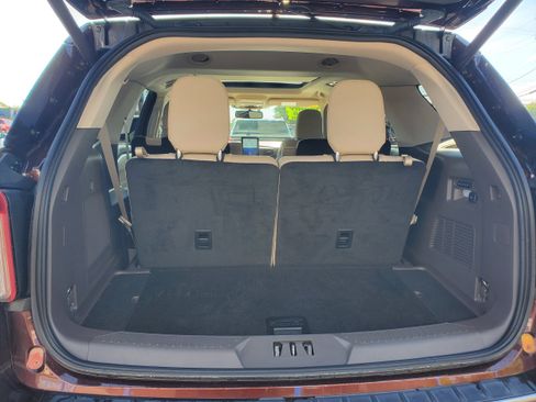 Used 2020 Ford Explorer Platinum w/ Premium Technology Package AWD/4WD image 33