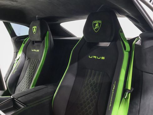 Used 2024 Lamborghini Urus Performante AWD/4WD image 57