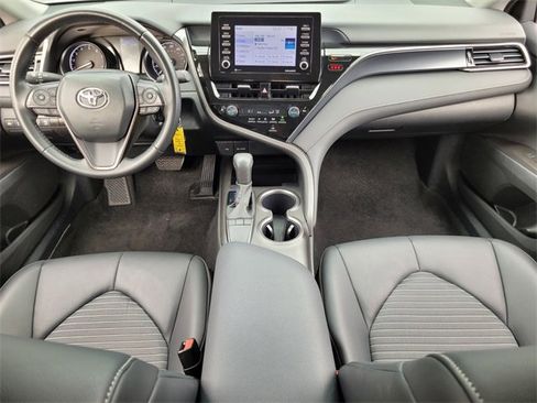 Used 2024 Toyota Camry SE image 13