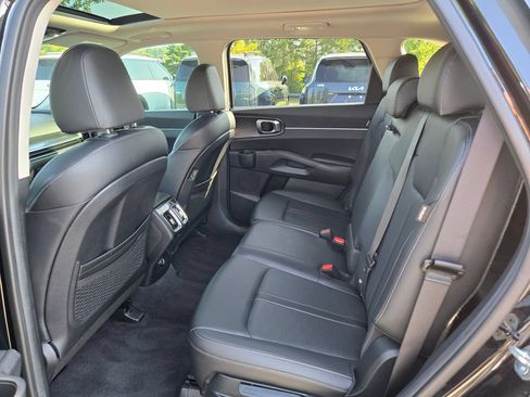 Used 2025 Kia Sorento S w/ Panoramic Sunroof Package FWD image 37