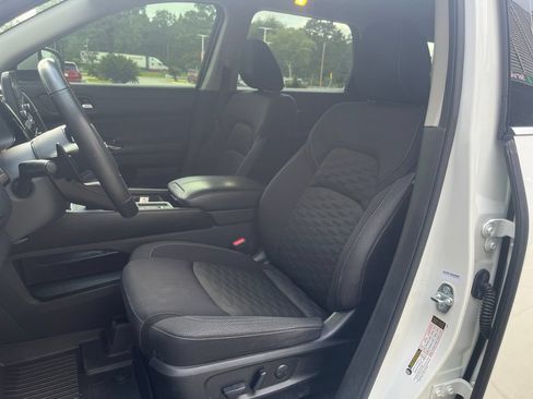 Used 2022 Nissan Pathfinder SV FWD image 11
