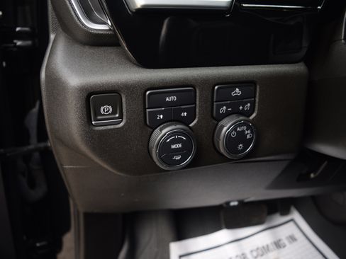 Used 2022 Chevrolet Silverado 1500 LT AWD/4WD image 7
