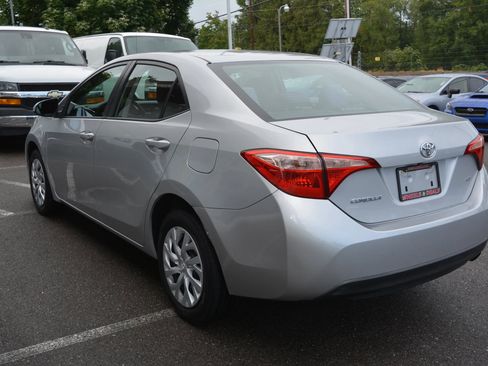 Used 2018 Toyota Corolla LE image 5