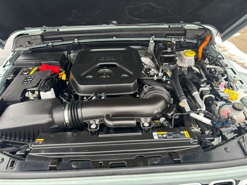 Used 2024 Jeep Wrangler Sahara image 33