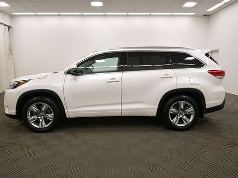 Used 2018 Toyota Highlander Limited w/ Carpet Mat Package (TMS) image 4