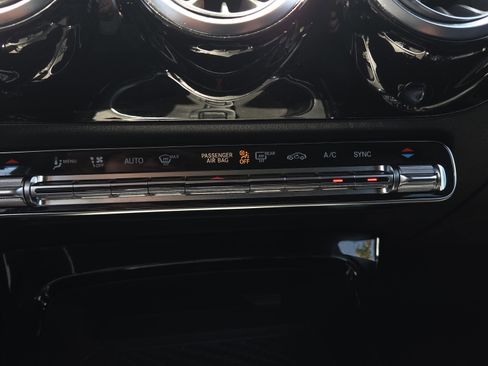 Used 2021 Mercedes-Benz CLA 250 image 30