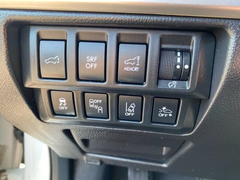 Used 2017 Subaru Outback 3.6R Limited AWD/4WD image 24
