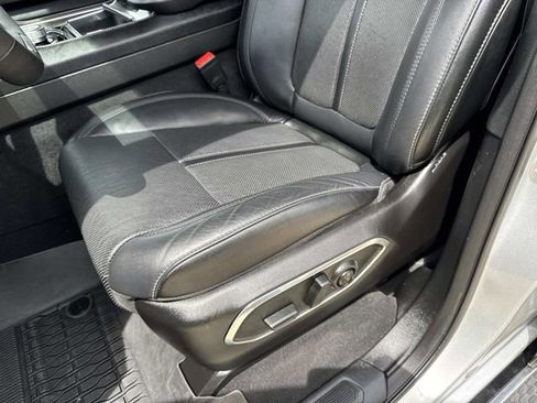 Used 2024 Jeep Wagoneer L Series II w/ Flexible Seating Group RWD image 22