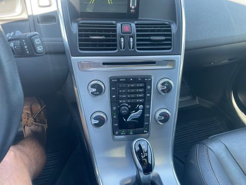 Used 2017 Volvo XC60 T5 Dynamic w/ Preferred Option Package image 16