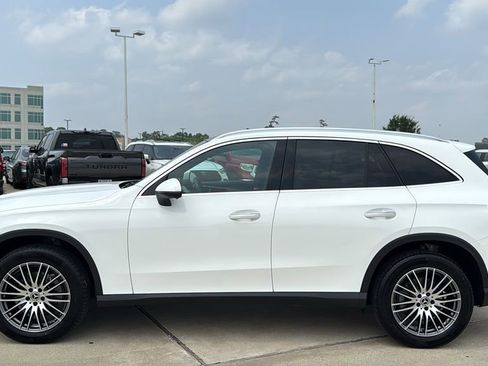 Used 2024 Mercedes-Benz GLC 300 4MATIC image 2
