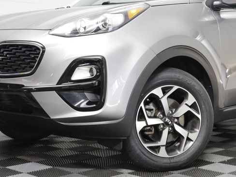 Used 2022 Kia Sportage LX AWD/4WD image 3