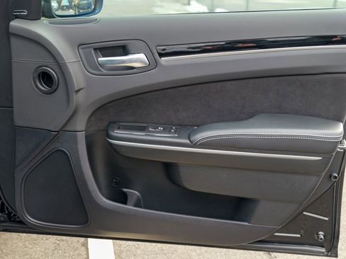 Used 2023 Chrysler 300 C image 32