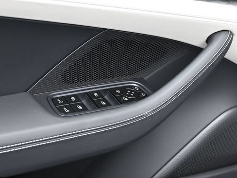Certified 2025 Porsche Panamera image 15