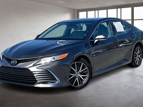 Used 2023 Toyota Camry XLE w/ Cold Weather Package FWD image 2