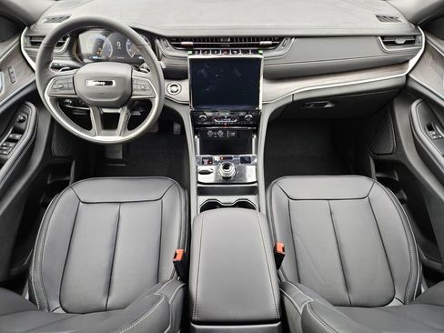 New 2025 Jeep Grand Cherokee Limited image 10