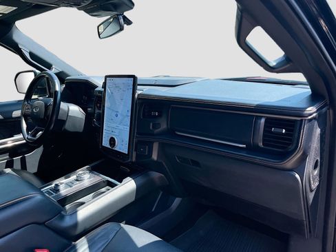 Used 2022 Ford Expedition Max Platinum image 32