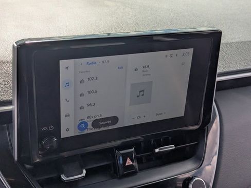 Used 2025 Toyota Corolla Cross XLE image 26