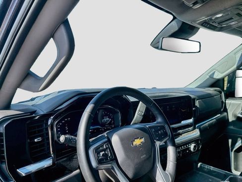 Used 2024 Chevrolet Silverado 2500 LT AWD/4WD image 11