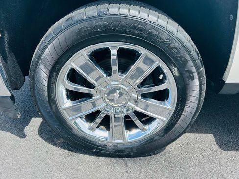 Used 2015 Chevrolet Silverado 1500 High Country w/ High Country Premium Package RWD image 10