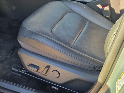 Used 2023 Kia Niro SX Touring image 32