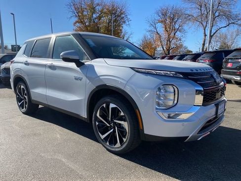 New 2025 Mitsubishi Outlander SE image 7