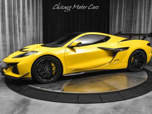 Used 2026 Chevrolet Corvette ZR1 w/ ZR1 Carbon Fiber Aero Package RWD image 33
