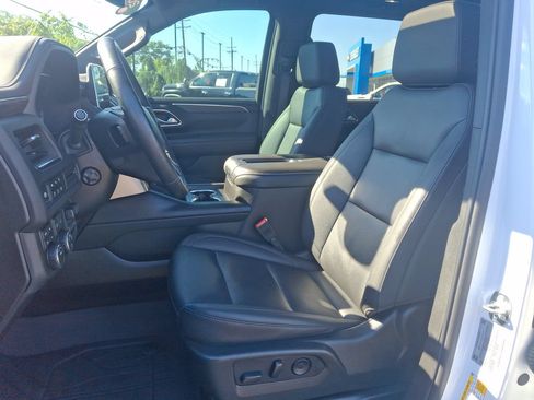 Certified 2024 Chevrolet Suburban Z71 w/ Luxury Package AWD/4WD image 11