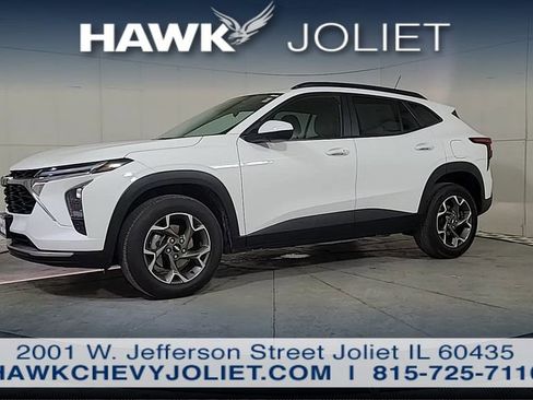 Used 2025 Chevrolet Trax LT w/ Driver Confidence Package FWD image 4