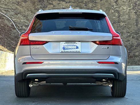 New 2026 Volvo V60 B5 Cross Country Plus image 6