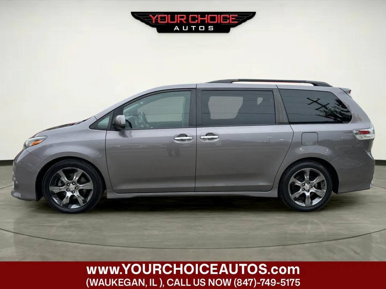 Used 2015 Toyota Sienna SE FWD image 2